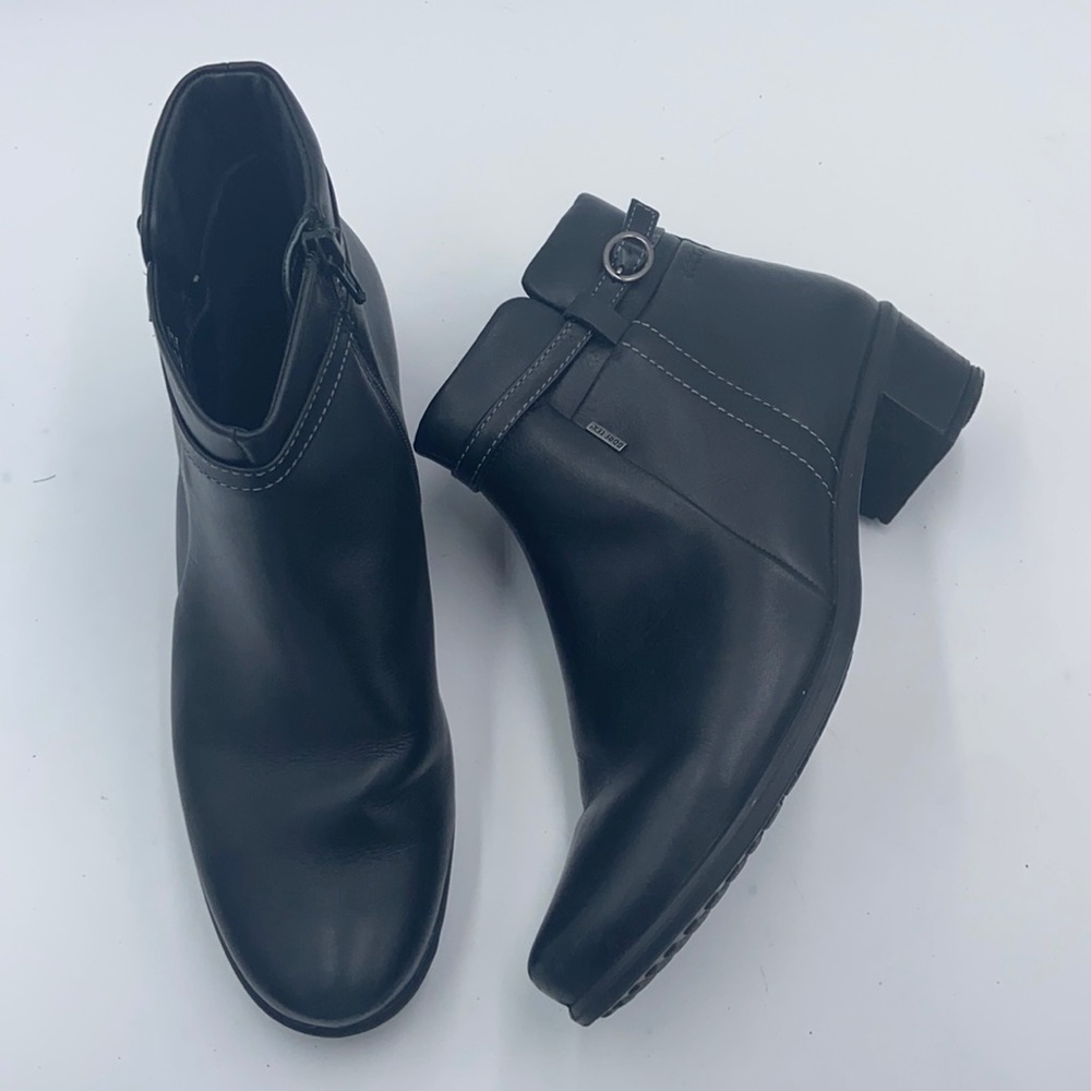 Euc ECCO leather buckle side zip booties 39